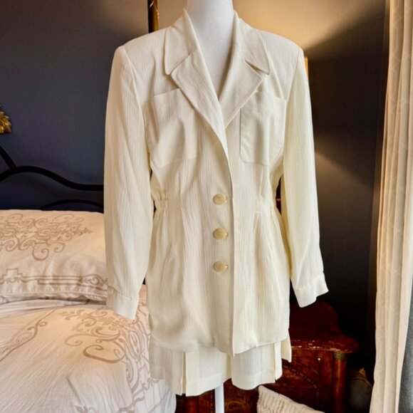 Vintage 90s Cream White Crepe Shorts and Blazer Suit Set - Picture 1 of 15